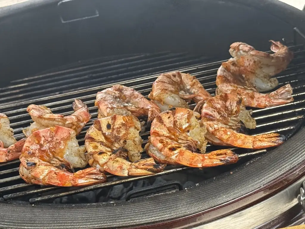 Spanisches Grillseminar Schweinfurt: Gambas, Paella & Iberico 2 Riesengarnelen-vom-Kamado-Chef